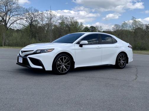 Super White 2021 Toyota Camry SE