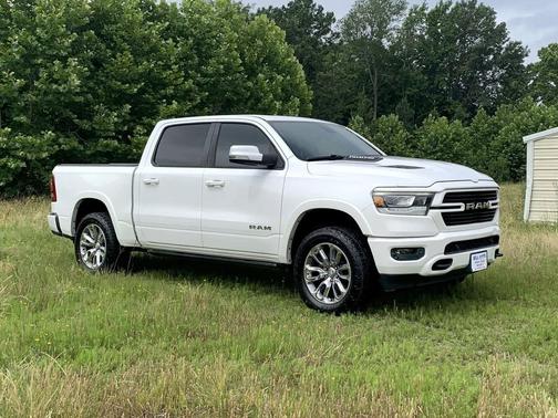 Ivory White Tri-Coat Pearlcoat 2019 RAM 1500 Laramie