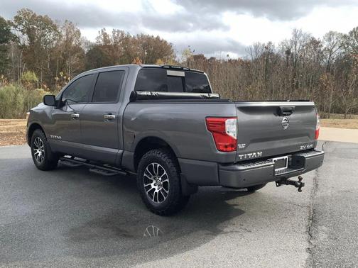 2021 Nissan Titan SV