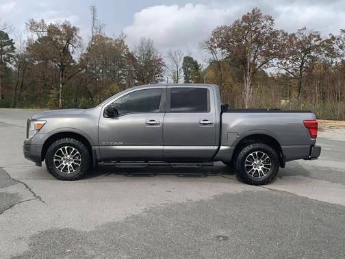 2021 Nissan Titan SV