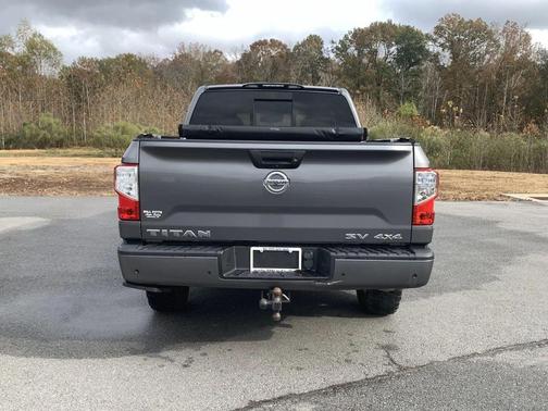 2021 Nissan Titan SV
