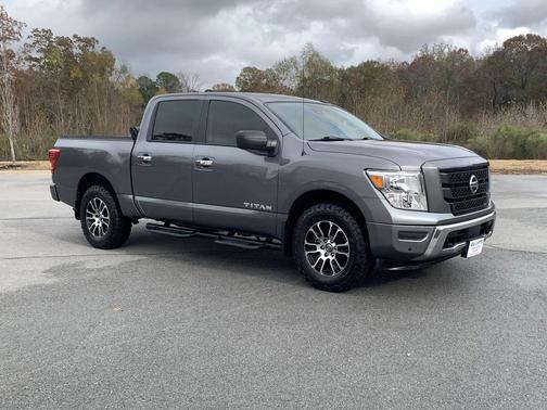 2021 Nissan Titan SV