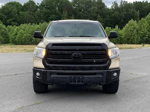 Quicksand 2017 Toyota Tundra SR5