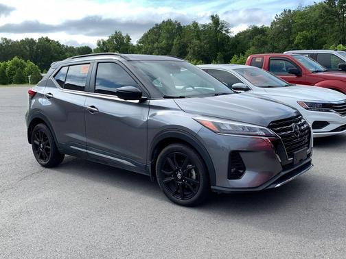 2021 Nissan Kicks SR