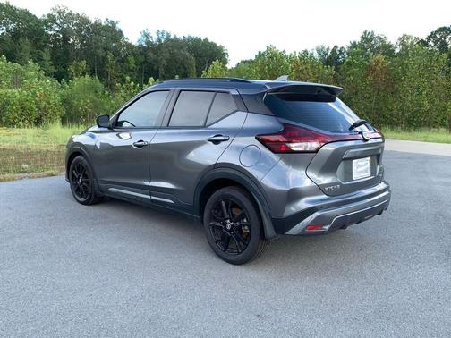 2021 Nissan Kicks SR