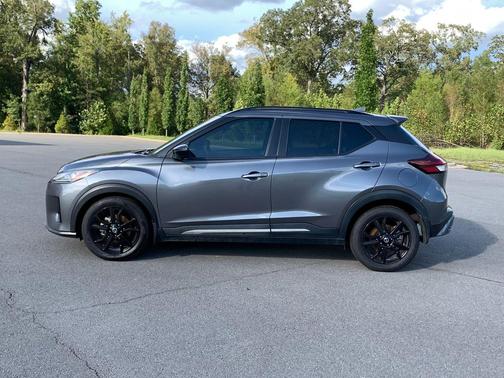 2021 Nissan Kicks SR