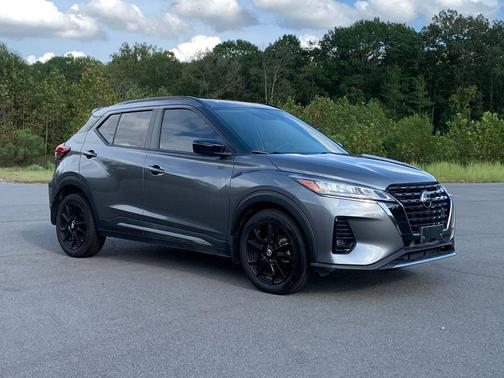 2021 Nissan Kicks SR