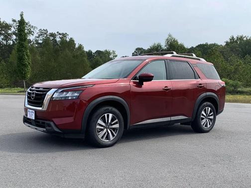 2023 Nissan Pathfinder SL FWD