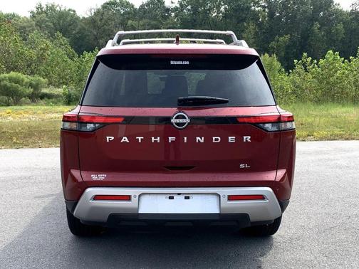 2023 Nissan Pathfinder SL FWD