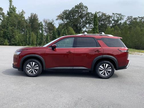 2023 Nissan Pathfinder SL FWD