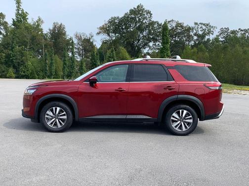 2023 Nissan Pathfinder SL FWD