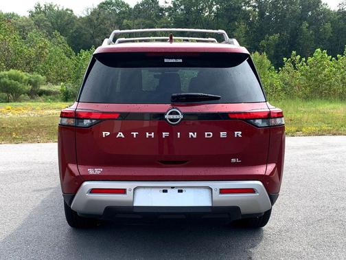 2023 Nissan Pathfinder SL FWD