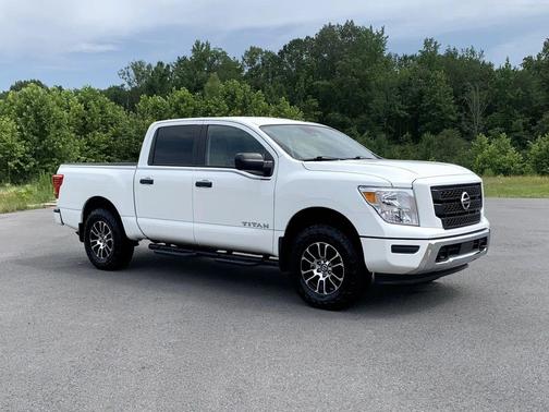 2022 Nissan Titan SV
