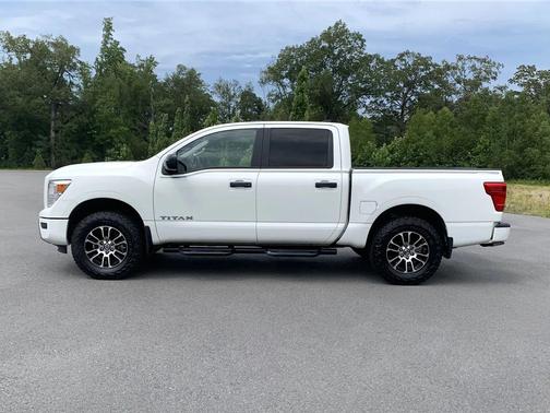 2022 Nissan Titan SV