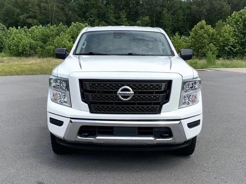 2022 Nissan Titan SV