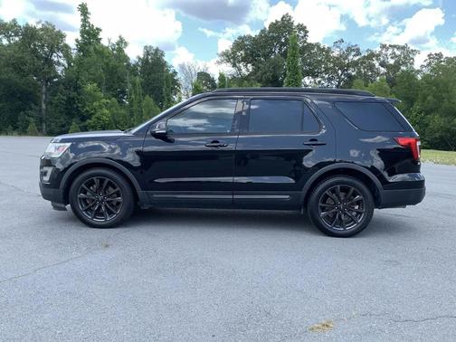 Magnetic Metallic 2017 Ford Explorer XLT