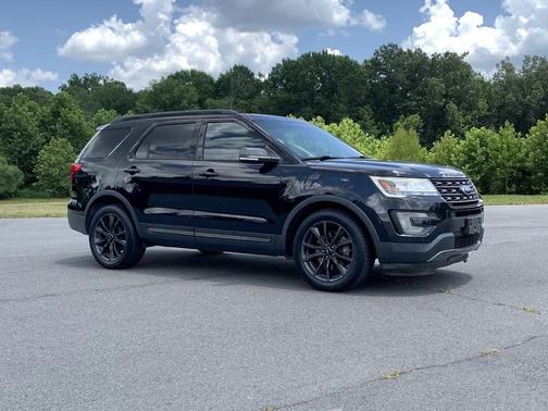 Magnetic Metallic 2017 Ford Explorer XLT