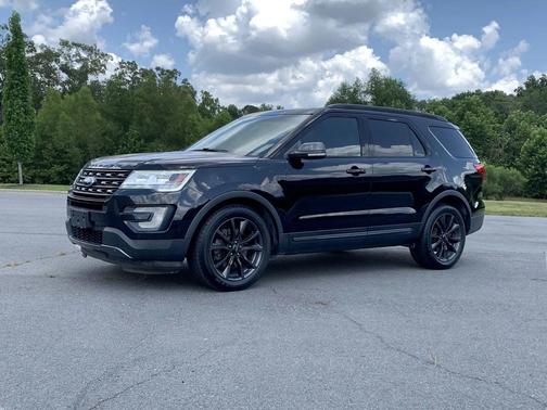 Magnetic Metallic 2017 Ford Explorer XLT