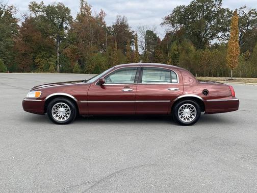 2002 Lincoln Town Car Signature