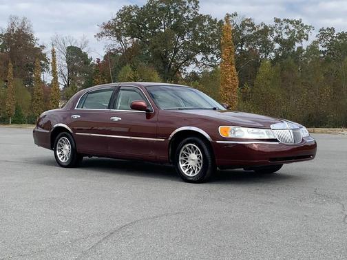 2002 Lincoln Town Car Signature