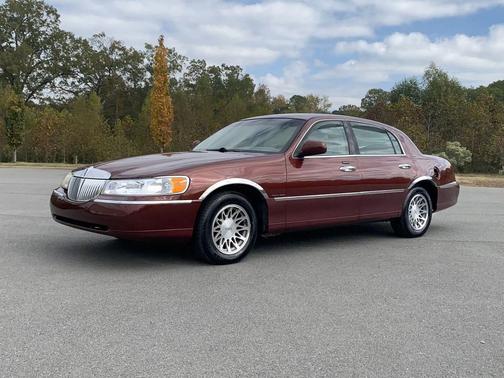 2002 Lincoln Town Car Signature