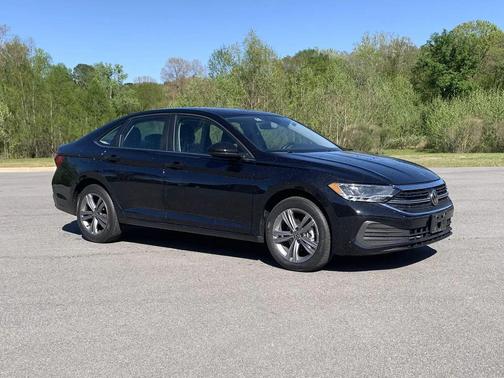 Deep Black Pearl 2024 Volkswagen Jetta 1.5T SE