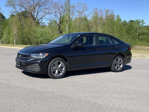 Deep Black Pearl 2024 Volkswagen Jetta 1.5T SE