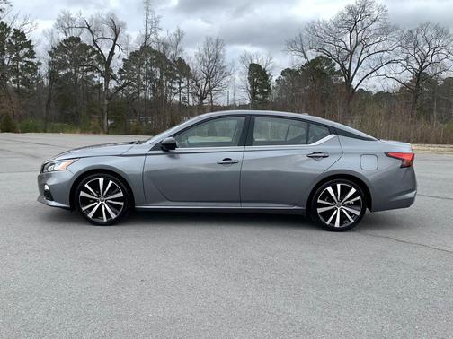 2021 Nissan Altima SR FWD