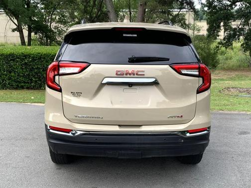 Desert Sand Metallic 2022 GMC Terrain AWD AT4