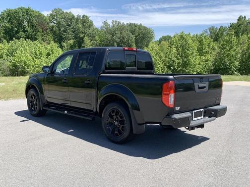 Magnetic Black Pearl 2020 Nissan Frontier SV