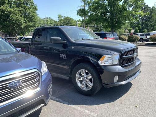 Diamond Black Crystal Pearlcoat 2019 RAM 1500 Express