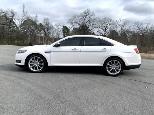 2018 Ford Taurus Limited