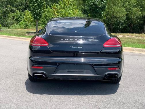 2015 Porsche Panamera 4