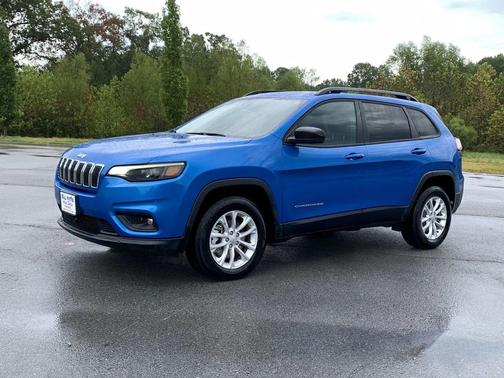 Hydro Blue Pearlcoat 2022 Jeep Cherokee Latitude Lux