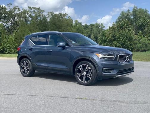 Denim Blue Metallic 2021 Volvo XC40 T5 Inscription