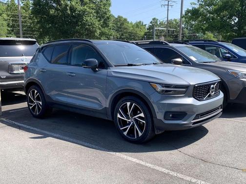 Bursting Blue Metallic 2020 Volvo XC40 T4 R-Design