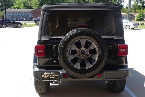 Black Clearcoat 2018 Jeep Wrangler Unlimited Sahara