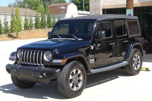 Black Clearcoat 2018 Jeep Wrangler Unlimited Sahara