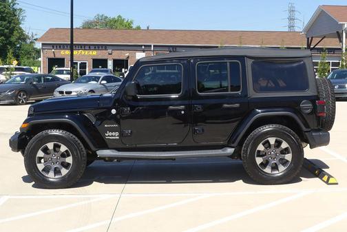 Black Clearcoat 2018 Jeep Wrangler Unlimited Sahara