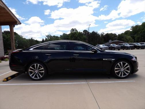 2015 Jaguar XJ Base