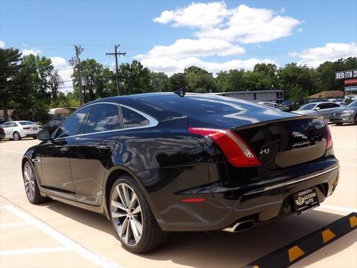 2015 Jaguar XJ Base