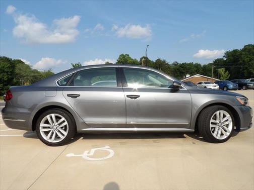 2017 Volkswagen Passat 1.8T SEL Premium