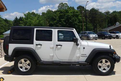 Bright White Clearcoat 2014 Jeep Wrangler Unlimited Sport