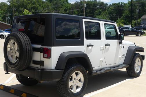 Bright White Clearcoat 2014 Jeep Wrangler Unlimited Sport