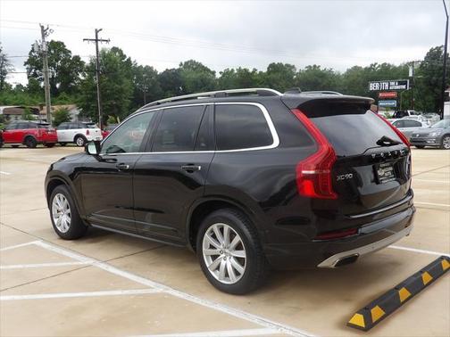 2017 Volvo XC90 T6 Momentum