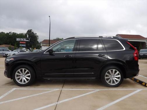 2017 Volvo XC90 T6 Momentum
