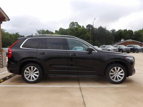 2017 Volvo XC90 T6 Momentum