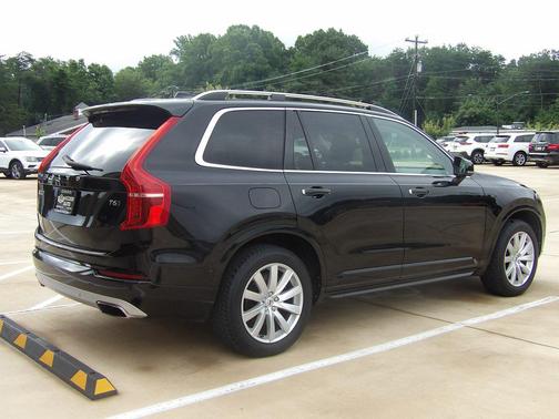 2017 Volvo XC90 T6 Momentum