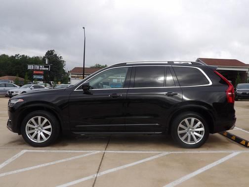 2017 Volvo XC90 T6 Momentum