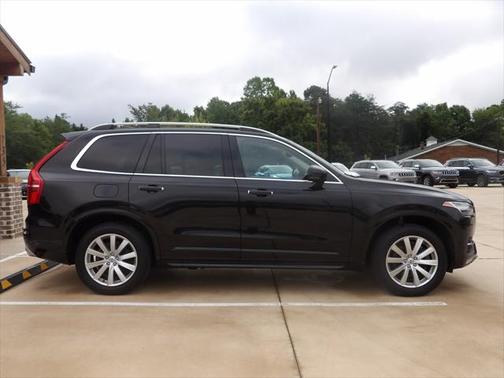 2017 Volvo XC90 T6 Momentum